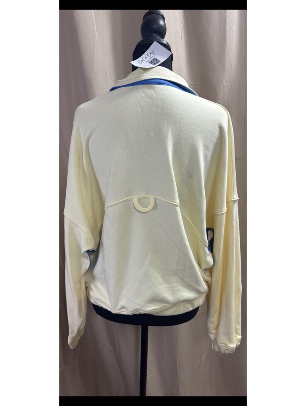 Rae Mode Women’s Small 2 Piece Pullover Shorts Set Blue Cream Athleisure - Picture 4 of 4